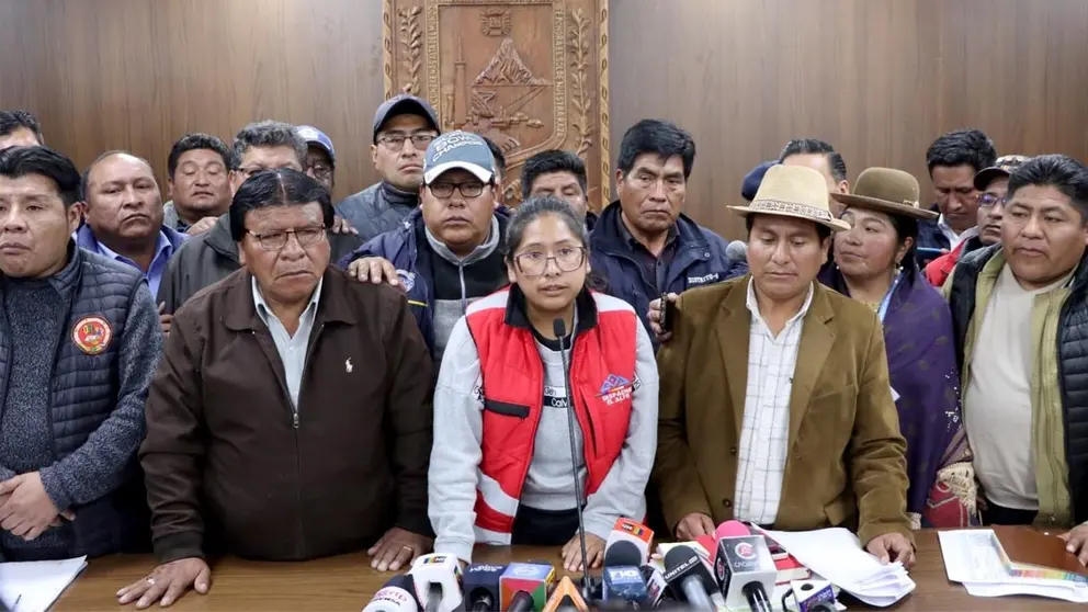 Reunión entre choferes, Alcaldía y sectores sociales de El Alto./ URGENTE.BO