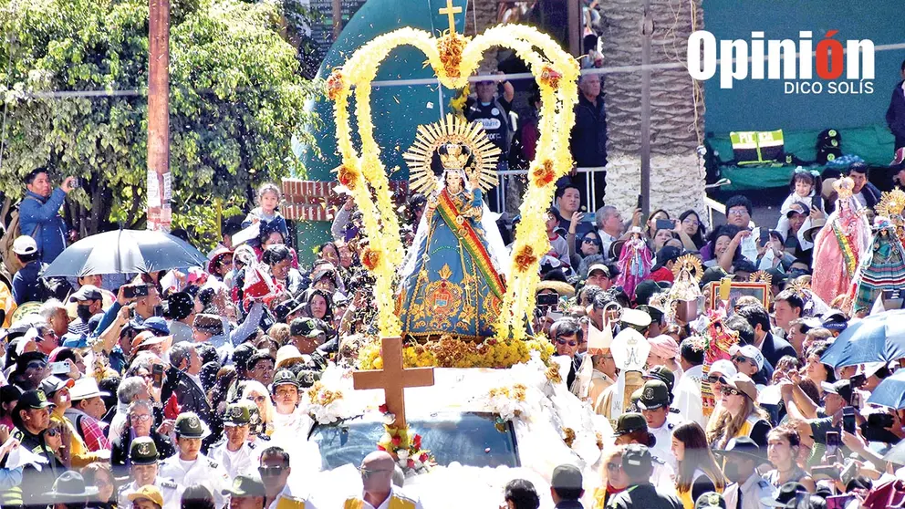 La procesi&oacute;n con la imagen de Urcupi&ntilde;a, luego de la misa, el 15 de agosto pasado./ DICO SOL&Iacute;S