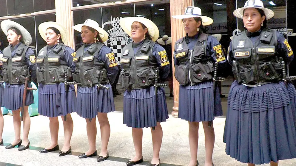 Mujeres parte de la Guardia Municipal de la ciudad de Cochabamba./ ALCALD&Iacute;A