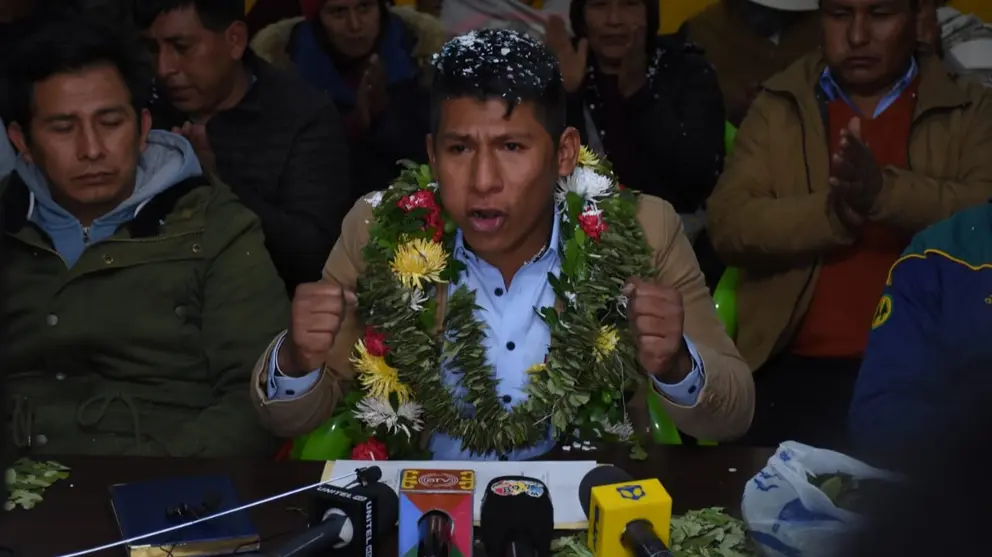 El cocalero Arnold Alanez, en conferencia de prensa. APG
