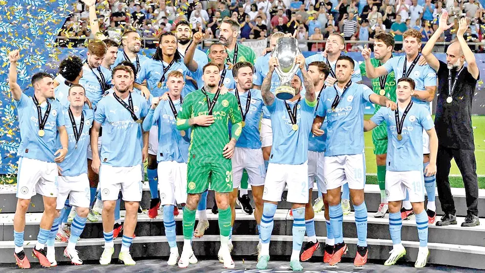 Manchester City celebra la obtenci&oacute;n de la Supercopa UEFA en territorio griego./ ALTERNATIVO.MX