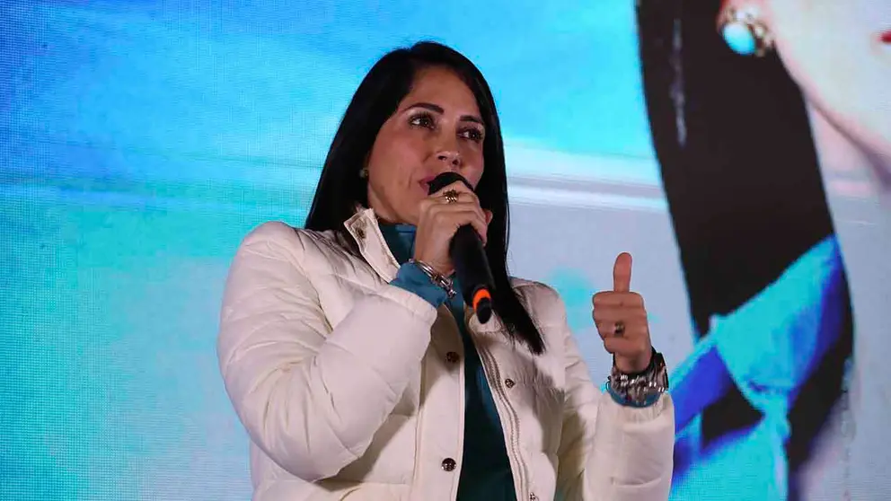 La candidata a la presidencia de Ecuador, Luisa Gonz&aacute;lez habla hoy, en Quito (Ecuador). EFE