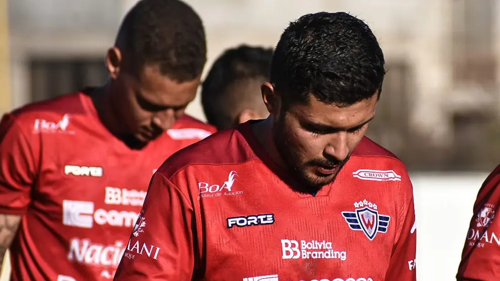 Jugadores de Wilstermann, tras el empate ante FC Universitario./ DICO SOL&Iacute;S