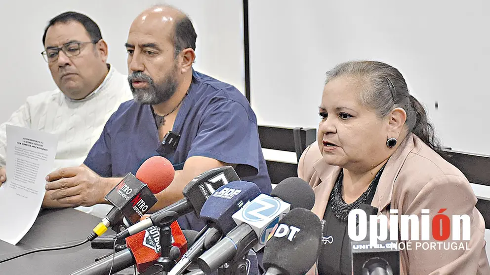 Omar Mustaf&aacute; (c), presidente del Rojo, se dirige a los medios en conferencia pasada./ NO&Eacute; PORTUGAL