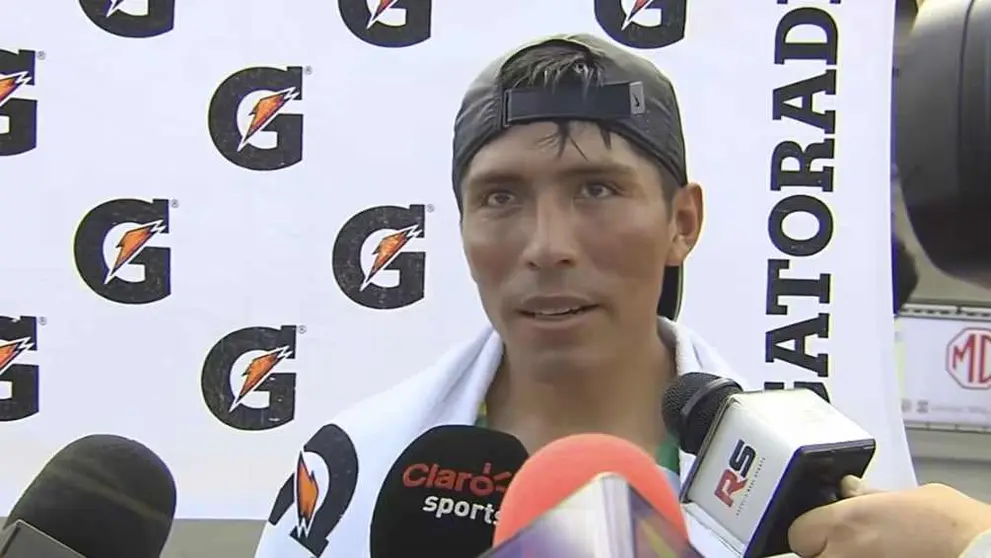El boliviano H&eacute;ctor Garibay, entrevistado por la tv mexicana. CAPTURA DE VIDEO TV AZTECA