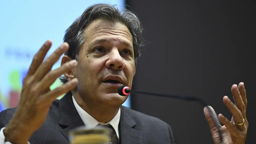 Fotograf&iacute;a de archivo en la que se registr&oacute; al ministro de Hacienda de Brasil, Fernando Haddad, durante una rueda de prensa, en Brasilia (Brasil)./ EFE
