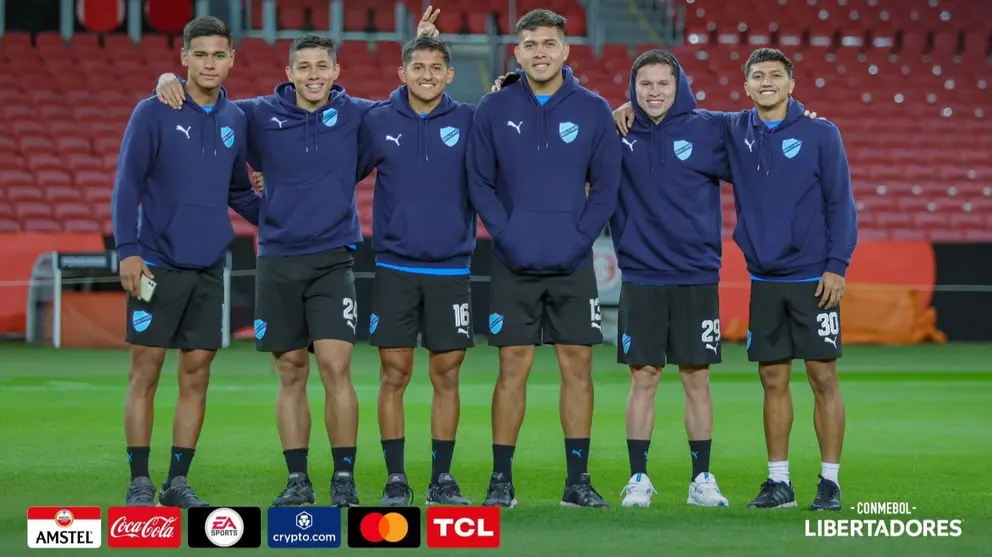 Algunos jugadores de Bol&iacute;var, ya en Porto Alegre, para jugar el partido de vuelta, por cuartos de final, ante el Inter. CONMEBOL LIBERTADORES