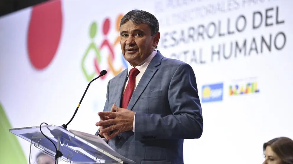 El ministro de Desarrollo Social de Brasil, Wellington Dias, habla hoy durante el evento El poder de los enfoques multisectoriales para el desarrollo del capital humano, convocado por el Programa Mundial de Alimentos de las Naciones Unidas (PMA)./ EFE