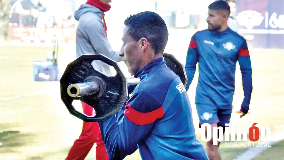Un entrenamiento que cumpli&oacute; el Rojo en Alalay./ NO&Eacute; PORTUGAL