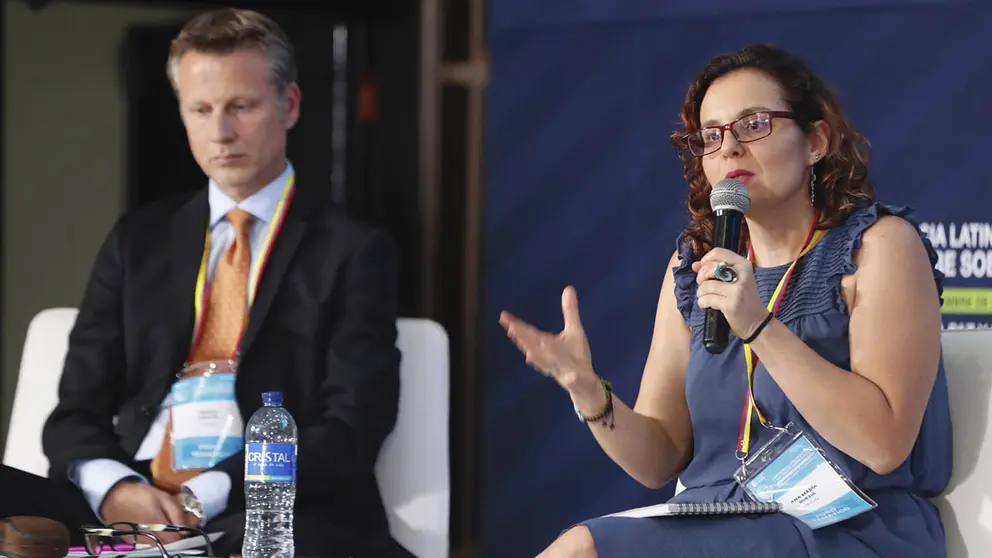 Ana Mar&iacute;a Rueda, de la Fundaci&oacute;n Ideas para La Paz, habla hoy durante una conferencia regional sobre drogas, en Cali (Colombia)./ EFE