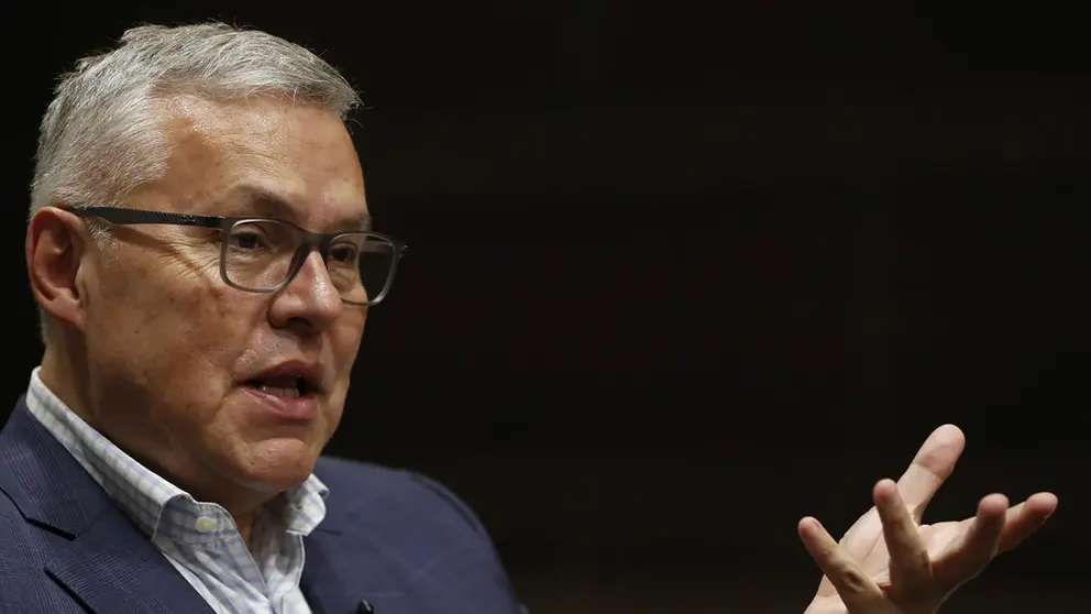 N&eacute;stor Osuna, ministro de Justicia de Colombia, habla en una entrevista con EFE durante la Conferencia Latinoamericana y del Caribe sobre Drogas, el 8 de septiembre de 2023 en Cali (Colombia)./ EFE