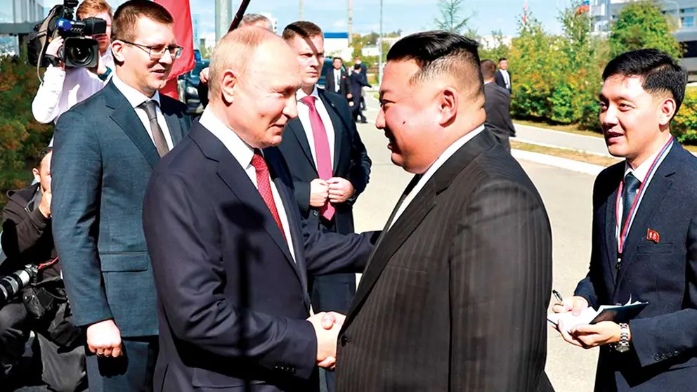 El presidente de Rusia, Vladimir Putin (i) y el l&iacute;der de Corea del Norte, Kim Jong-un./ EFE