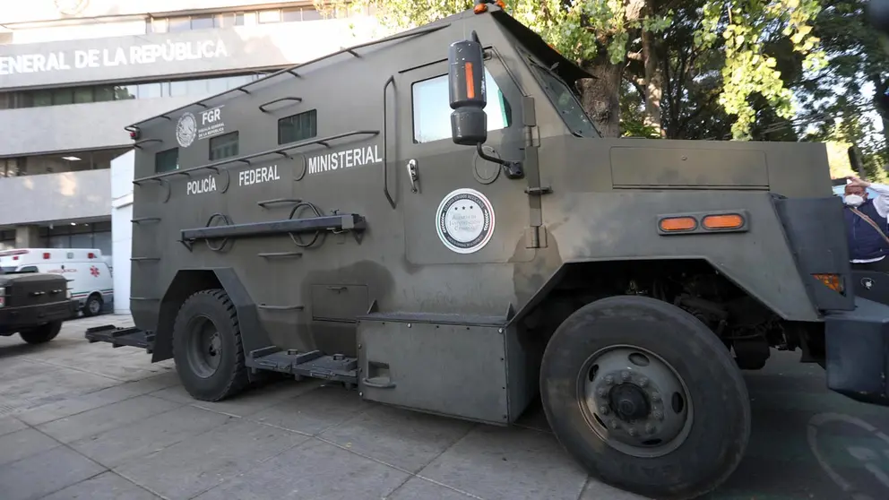 Fotografía de archivo de un camión blindado que hace parte de un convoy de seguridad en el que las autoridades transportan a Ovidio Guzmán, hijo del 'Chapo', rumbo al penal del Altiplano, hoy, en Ciudad de México (México). EFE