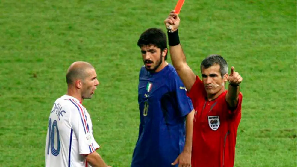 El hist&oacute;rico momento en que Elizondo expuls&oacute; a Zidane en la final del mundo. CONMEBOL