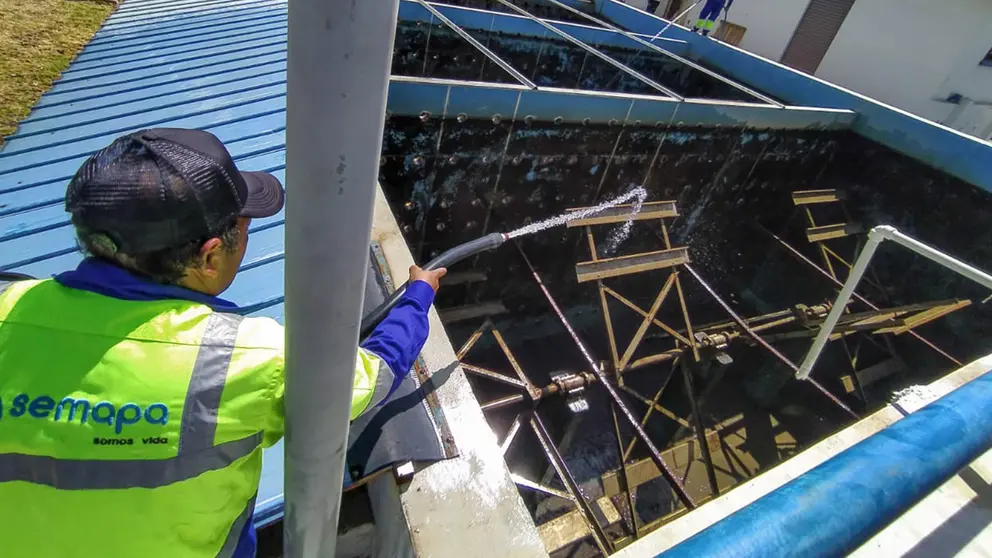Derrame de aceite en hidroel&eacute;ctrica afecta planta Cala Cala; servicio de agua podr&iacute;a restaurarse por la noche./ DICO SOL&Iacute;S