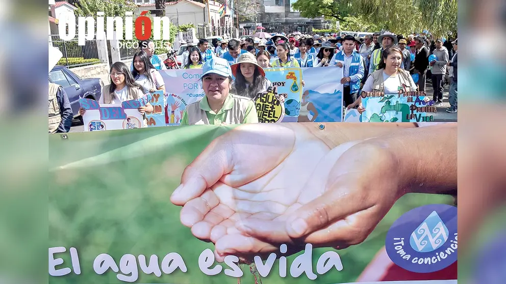 La marcha en el lanzamiento de la campa&ntilde;a de uso racional del agua, este 25 de septiembre./ DICO SOL&Iacute;S