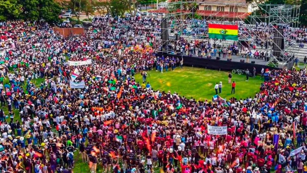 El acto al que asistieron cientos de estudiantes de escuelas p&uacute;blicas. RRSS