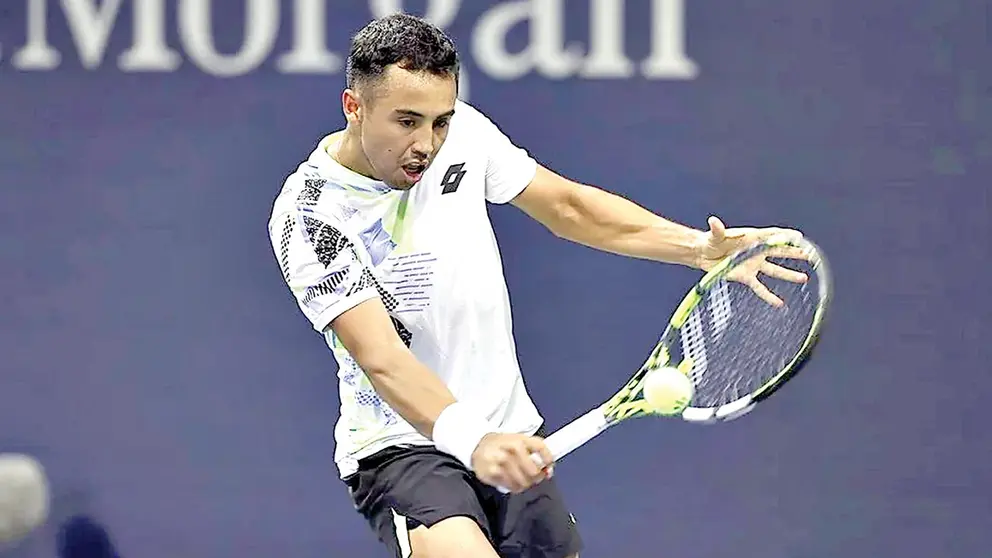 Hugo Dellien responde un saque rival, durante un partido del torneo Challenger./  PODIO.BO