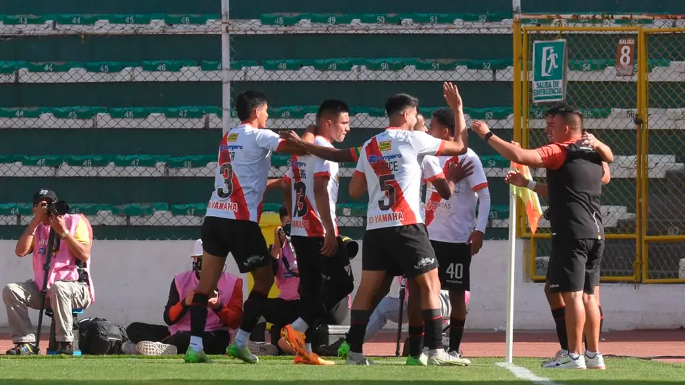 Jugadores de Always Ready celebran el triunfo. APG