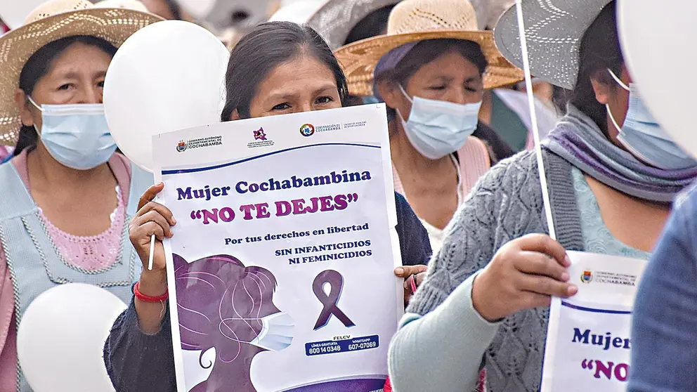 Marcha contra la violencia a las mujeres./ DICO SOL&Iacute;S