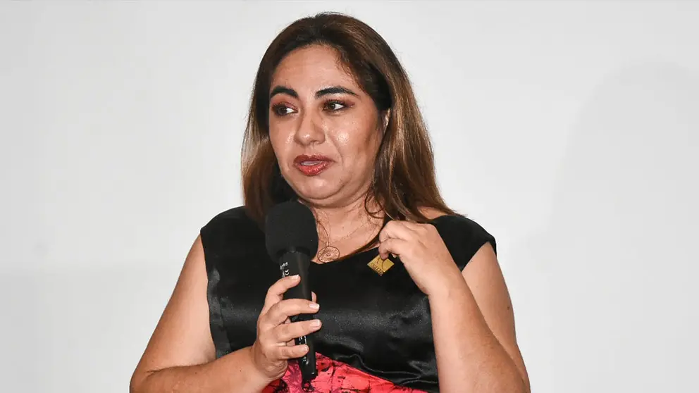 Ver&oacute;nica &Aacute;greda, rectora de Unifranz, tras recibir el Pin Dorado de la Camebol./ DICO SOL&Iacute;S