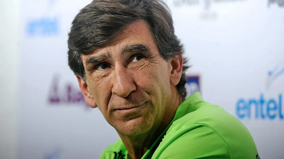 Gustavo Costas, DT de la Verde, en conferencia de prensa. APG