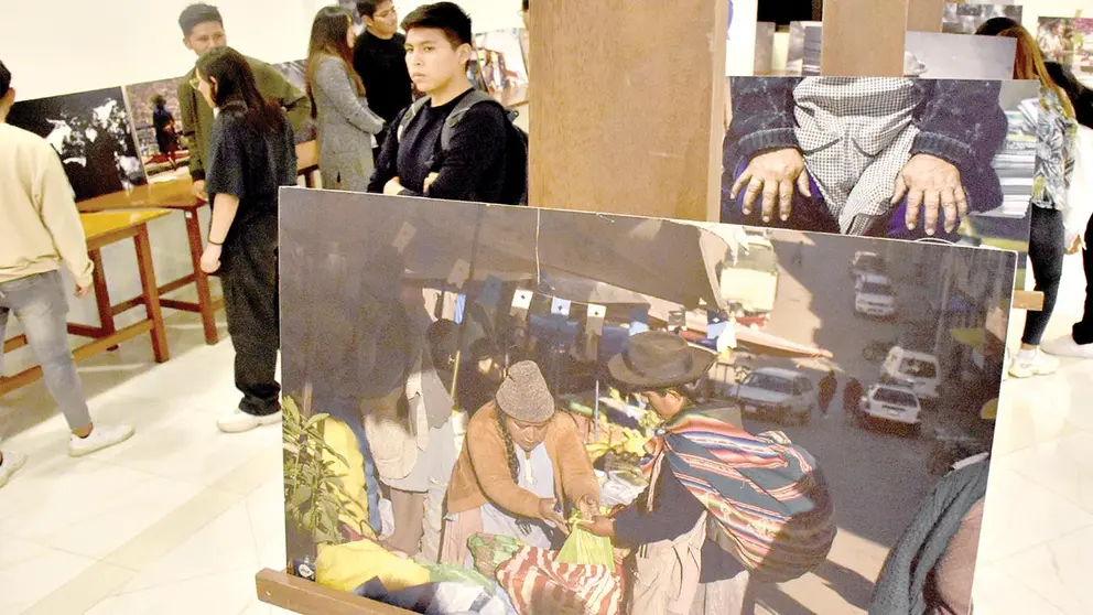 El lente de 8 fot&oacute;grafas de Bolivia captura "trabajos de vida" de mujeres./ NO&Eacute; PORTUGAL