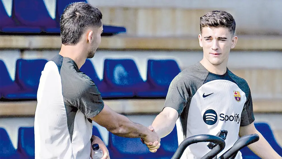 Torres (i) y Gavi (d), en una práctica culé./ FC BARCELONA