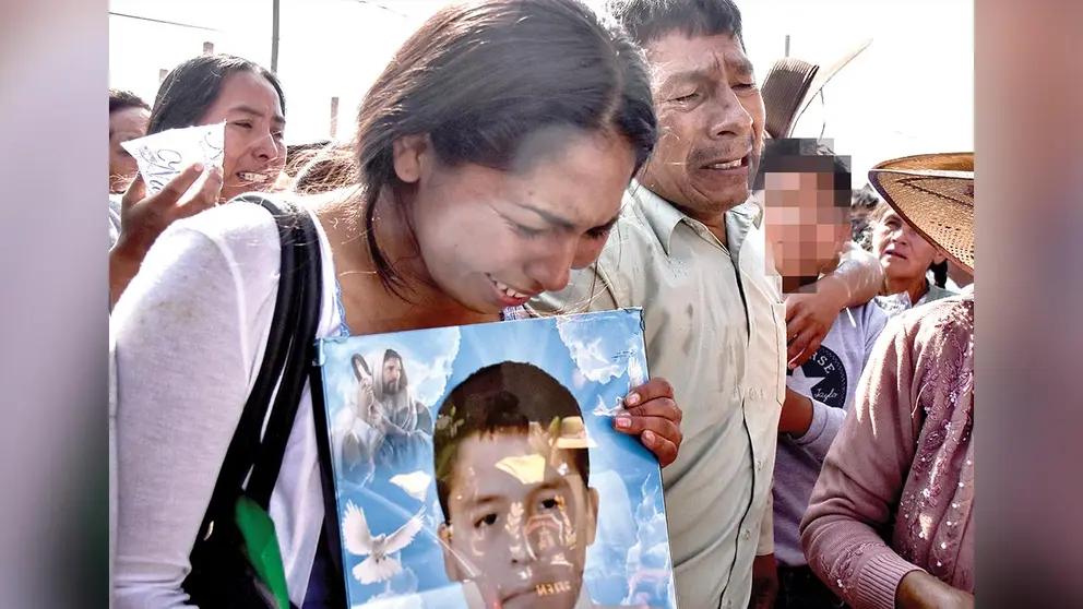 En un doloroso adiós, Kevin fue despedido el miércoles por sus seres queridos y la comunidad en el cementerio de Falsuri, Quillacollo./ DICO SOLÍS
