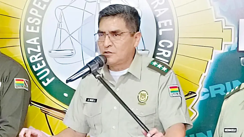 El comandante de la Polic&iacute;a de Cochabamba, Jorge R&iacute;os, durante la conferencia./ MARIELA COSS&Iacute;O