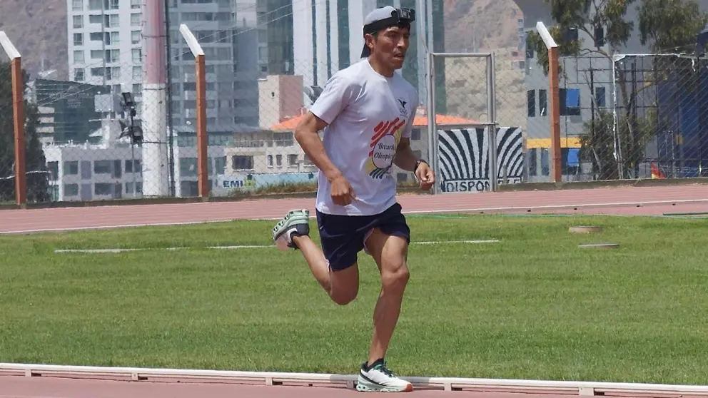 El orure&ntilde;o H&eacute;ctor Garibay no baja la intensidad de sus entrenamientos. FACEBOOK H&Eacute;CTOR GARIBAY