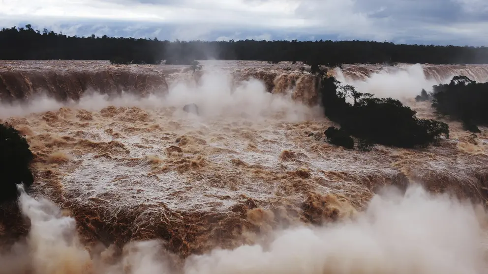 Fotograf&iacute;a que muestra las Cataratas del Iguaz&uacute; hoy, ubicadas en la ciudad de Foz do Igua&ccedil;u, oeste de Paran&aacute; (Brasil). EFE