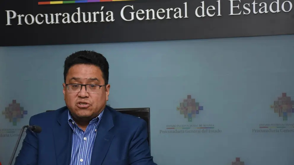 El procurador general del Estado, C&eacute;sar Siles, informa sobre el laudo arbitral a favor de Bolivia. APG