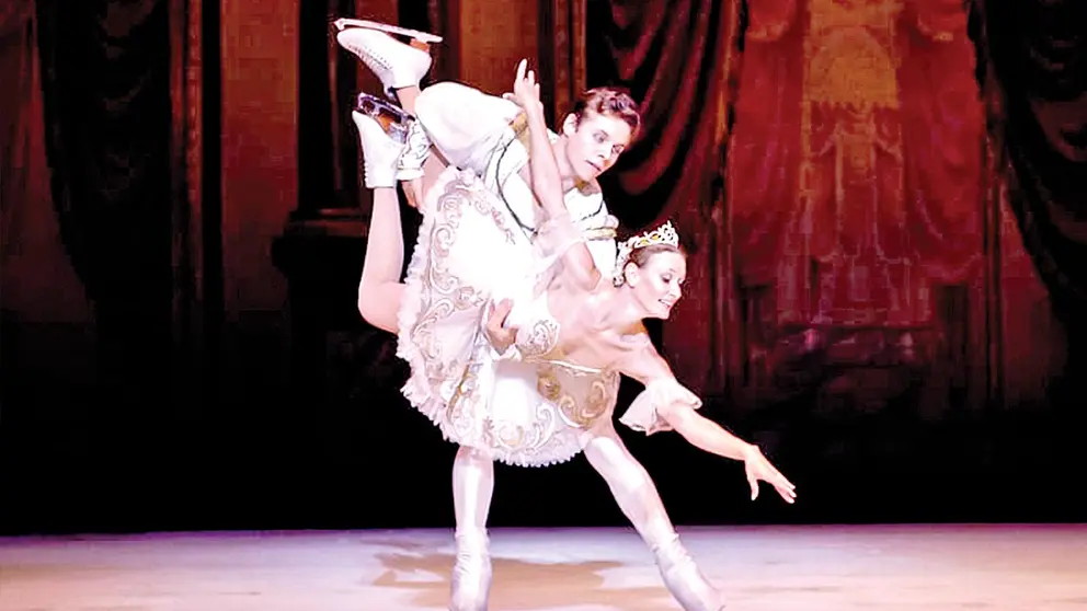 Bailarines del elenco que pondr&aacute; en escena El Cascanueces./  CORTES&Iacute;A