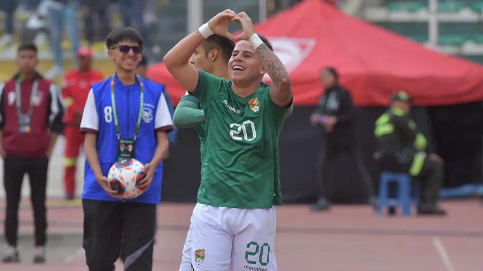 Henry Vaca, autor del primer gol ante Per&uacute; (2-0), en La Paz. APG