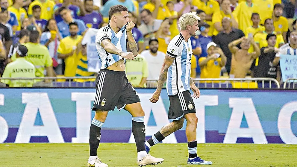 Nicolás Otamendi celebra el gol que hizo para Argentina contra Brasil en Río./ AFA
