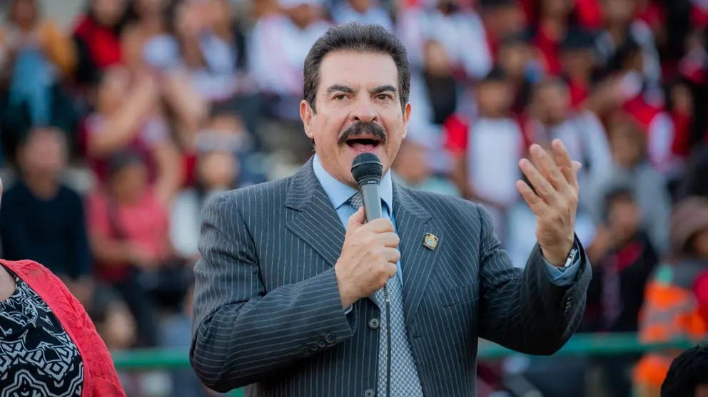El alcalde de Cochabamba, Manfred Reyes Villa, mientras hila un discurso. PRENSA MANFRED REYES VILLA
