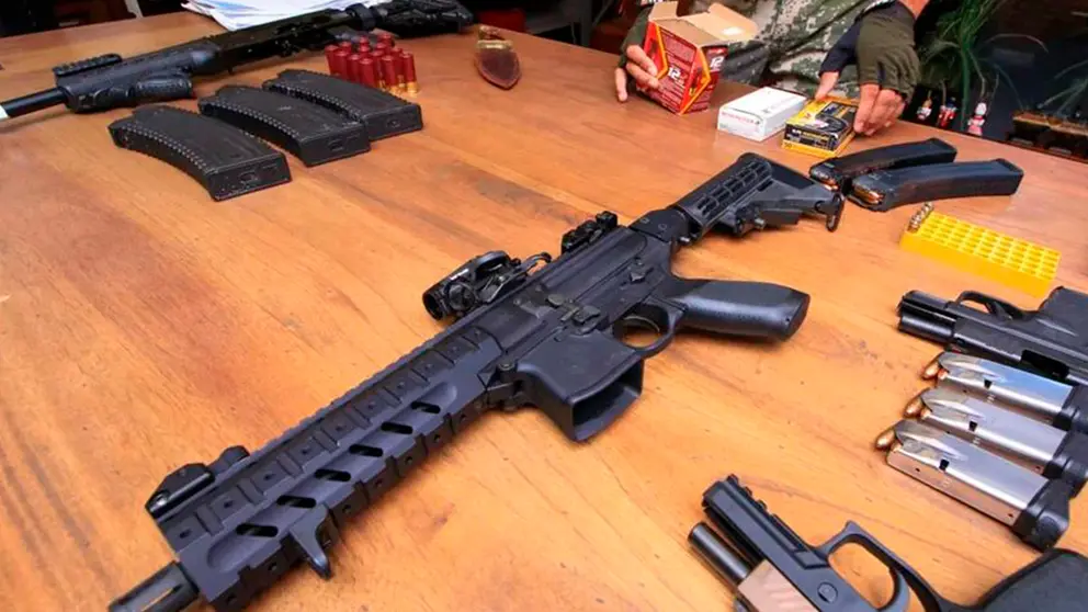 En los operativos se hallaron armas de diferentes calibres./ FISCAL&Iacute;A DE PARAGUAY.