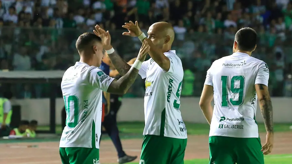 Jugadores de Oriente celebran el triunfo./ APG