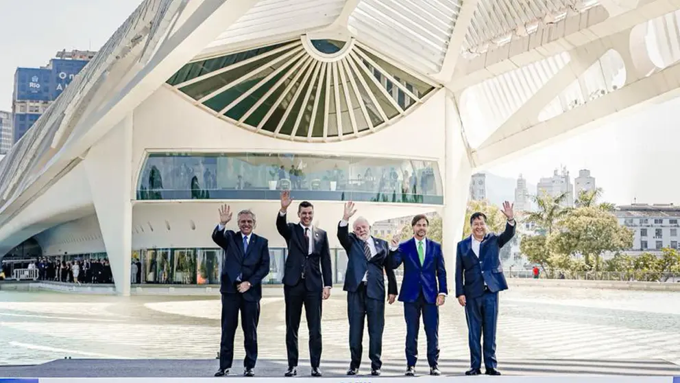 El presidente de Bolivia, Luis Arce, segundo de la derecha, junto a otros mandatarios miembros del Mercosur./  RICARDOSTUCKERT