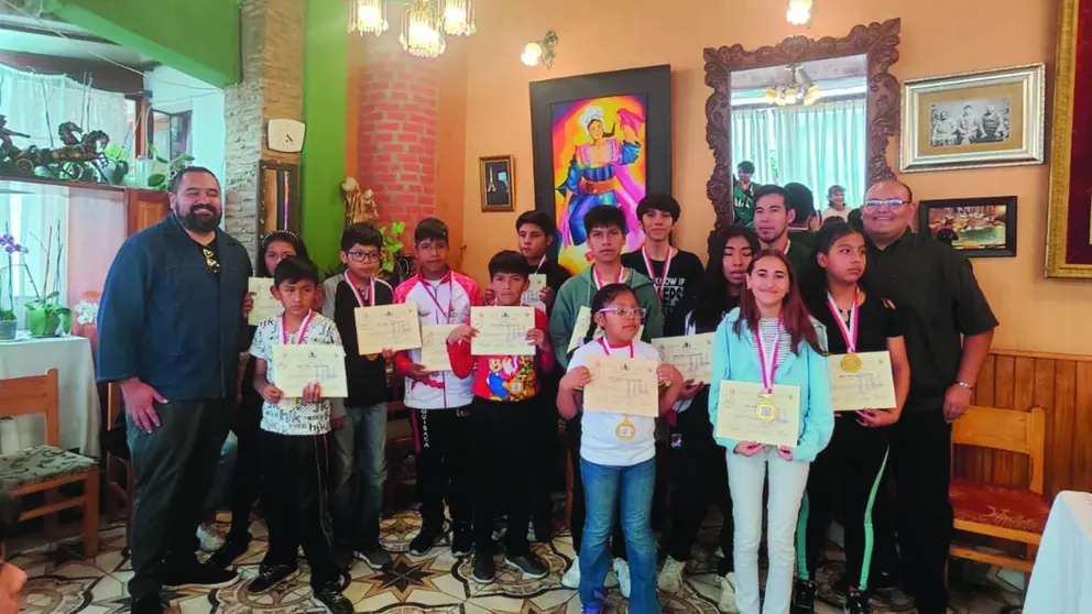 Premiaci&oacute;n a los ajedrecistas tras el torneo./ FBA
