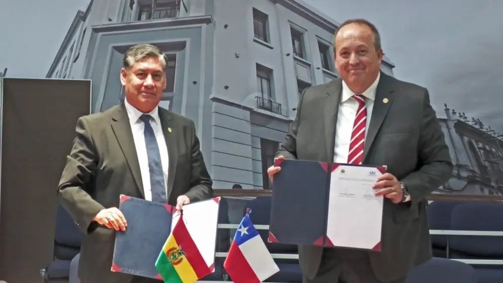 El fiscal general de Bolivia, Juan Lanchipa (i), junto a FISCAL&Iacute;A GENERAL DEL ESTADO