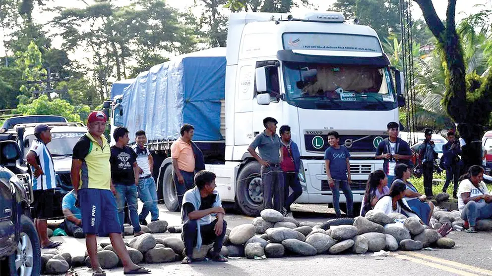 Un bloqueo en el Tr&oacute;pico de Cochabamba./ APG