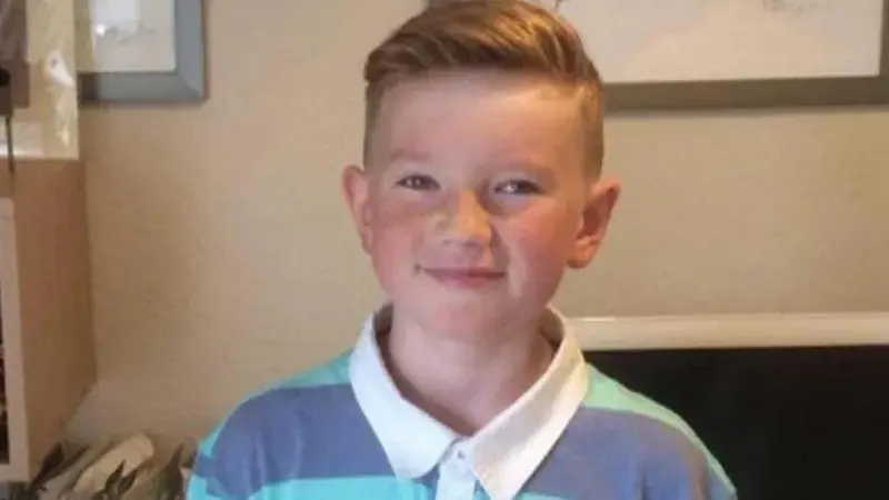 Alex Batty desapareci&oacute; cuando estaba de vacaciones en Espa&ntilde;a con su madre y abuelo.. / TOMADA DE BBC