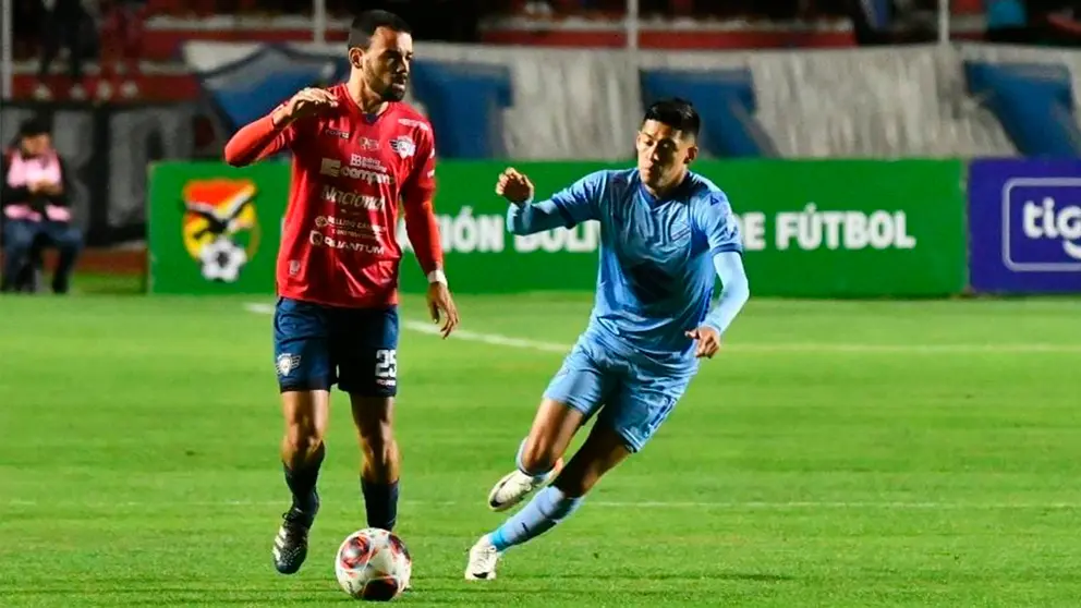 Una jugada del partido entre Wilstermann y Bol&iacute;var./ APG