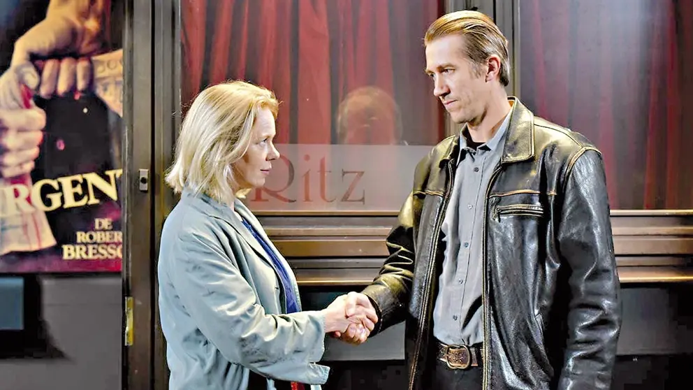 Ansa (Alma P&ouml;ysti) y Holappa (Jussi Vatanen), protagonistas de "Hojas de oto&ntilde;o"./ CINEMATECA URUGUAYA
