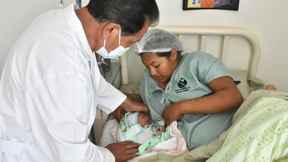 Alan fue el primer beb&eacute; en nacer en el Maternol&oacute;gico Germ&aacute;n Urquidi en Navidad./ DICO SOL&Iacute;S