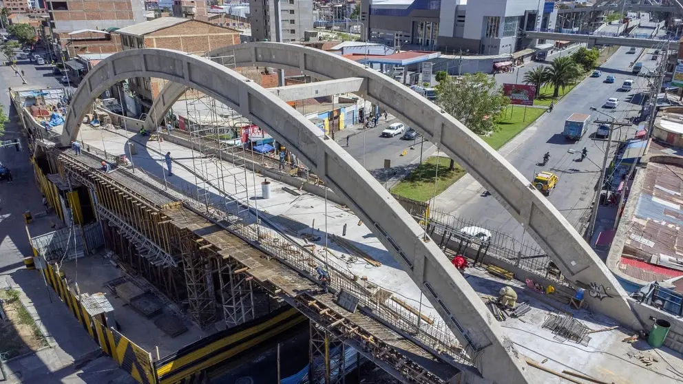 Reposici&oacute;n de la plataforma del puente ca&iacute;do, ubicada en la avenida 6 de agosto e Independencia, ALCALD&Iacute;A DE COCHABAMBA