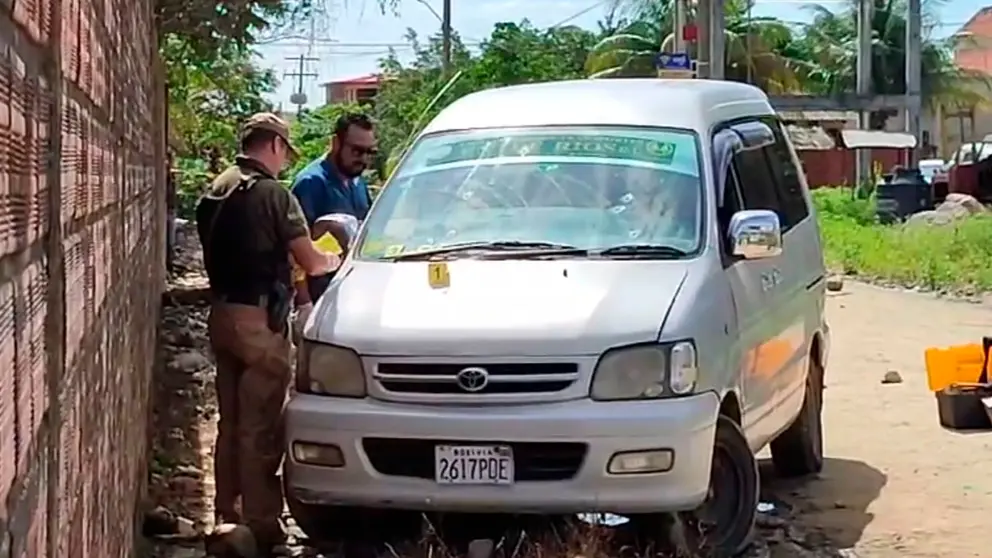 El veh&iacute;culo en el que ocurri&oacute; el asesinato. CAPTURA CLAVE 300