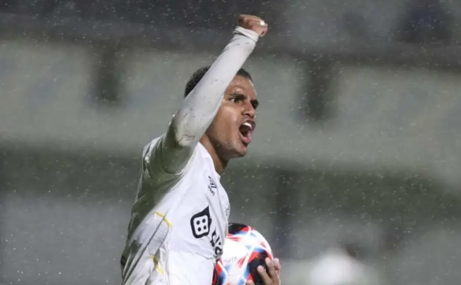 Enzo Monteiro festajndo uno de sus goles con el Santos U-20. Instagram santosfc.
